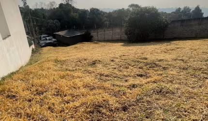 AMPLO TERRENO DISPONÍVEL NO CONDOMÍNIO PARQUE DOS FRANCESES