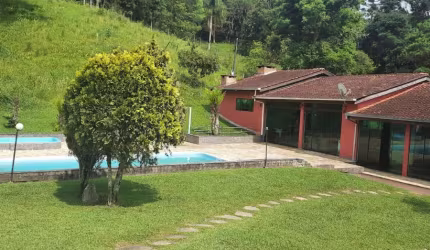 Chácara com piscina e grande área de lazer para todos os gostos