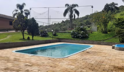 Chácara com piscina e grande área de lazer para todos os gostos
