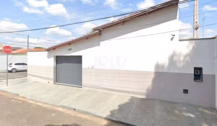 Otima oportunidade de investimento com Terreno de 360m² sendo 190² de área construida com duas casas e um ponto comercial, totalizando 3 imóveis na me
