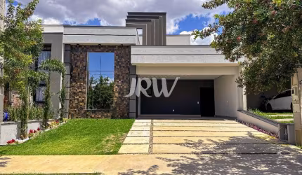 CASA TÉRREA NO CONDOMÍNIO JARDINS DI ROMA NA CIDADE DE INDAIATUBA - SP  Área do terreno 300 m² Área construída 172,80 m²  Casa moderna em condomínio f