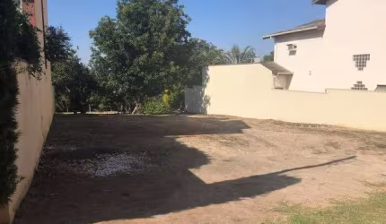 TERRENO NO CONDOMÍNIO VILA INGLESA