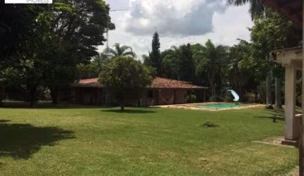 CHACARA DE RECREIO INGÁ   Metragem 5.640,00 m².   2 dormitórios sendo 1 suíte, 1 sala, Wc Interno e Externo, 3 vagas de garagem   A chácara está localizada entre dois condomínios fechados e faz fundo 