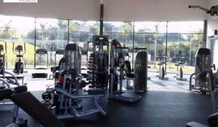 Terreno em condomínio fechado com ótima localização!! Condomínio com excelente localização, oferece portaria e segurança armada 24 horas, Campo de futebol, duas quadras de tênis, Academia de musculaçã