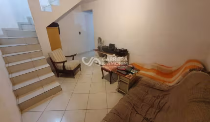 CASA A VENDA, SOBRADO 2 DORMITÓRIOS, SALA 2 AMBIENTES, COZINHA, ÁREA DE SERVIÇOS, QUINTAL, 2 VAGAS DE GARAGEM COBERTAS. INTERLAGOS.