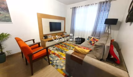 CASA A VENDA, SOBRADO 3 DORMITÓRIOS, SUÍTE, HIDROMASSAGEM E VARANDA, SALA, COZINHA, QUINTAL, 2 VAGAS DE GARAGEM COBERTAS. JARDIM MONTE AZUL.