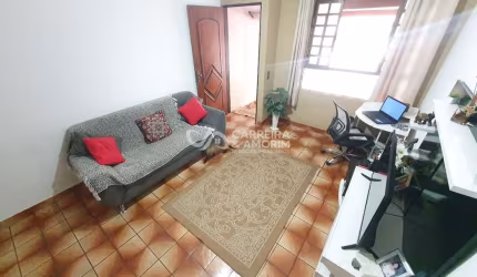 CASA A VENDA, SOBRADO 3 DORMITÓRIOS, SUÍTE, SALA, COZINHA, ÁREA DE SERVIÇOS, 2 BANHEIROS, GARAGEM. PRÓXIMO METRÔ CAPÃO REDONDO - PARQUE MARIA HELENA.