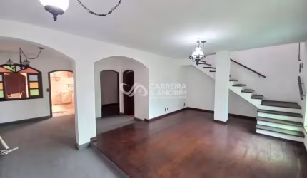 ALUGO SOBRADO COMERCIAL COM 3 DORMITÓRIOS,  2 BANHEIROS, 8 VAGA DE GARAGEM, JARDIM MARACÁ, METRÔ CAPÃO REDONDO.