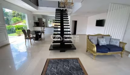 Casa em Condomínio Embu-Guaçu, 4 Quartos, 1 Suíte, 2 Salas, 3 Banheiros, 6 Vagas, 220m² de Área. Venha Conferir!
