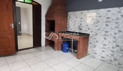 ALUGO CASA REFORMADA COM 3 CÔMODOS GRANDES, CHURRASQUEIRA, VAGA DE GARAGEM COBERTA, JARDIM DUPRAT, PARQUE SANTO ANTÔNIO, JARDIM SÃO LUIZ.