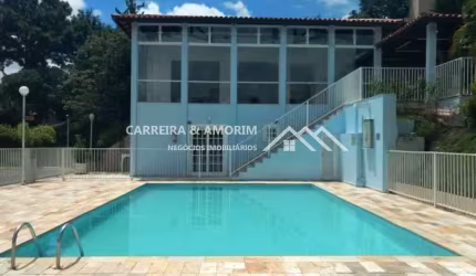 CASA A VENDA EM CONDOMÍNIO, 3 DORMITÓRIOS, SUÍTE, SALA 2 AMBIENTES, SUB SOLO COM SALÃO DE FESTAS E QUINTAL, 3 VAGAS. ESTUDA PERMUTA POR APARTAMENTO.