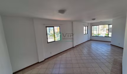 1 suíte + 2 dormitórios e 2 vagas - Bairro Centro