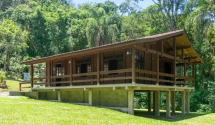 Chácara / sítio com 3 quartos à venda na Estrada da Onça, 999, Bateias, Campo Largo por R$ 1.290.000