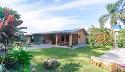 Chácara / sítio com 3 quartos à venda na Estrada Do Felpudo, 4401, Guabiroba, Campo Largo por R$ 1.350.000