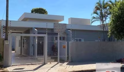 Casa com 4 dormitórios à venda, 200 m² por R$ 800.000,00 - Centro - Paranavaí/PR
