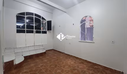 Alugo casa no Manoa, próximo ao supermercado Vidal