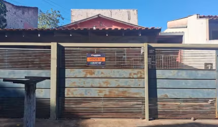 Casa a venda na região leste, pertinho do H.U. !