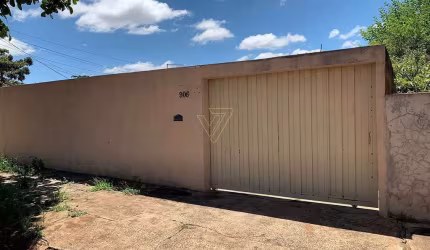 Espaçosa Casa a venda, no Jardim Leonor, região oeste de Londrina!