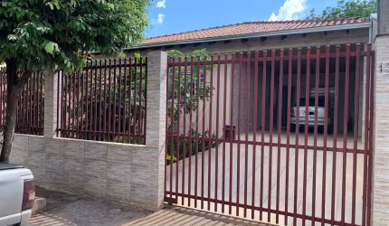 Casa a venda, espaçosa e com um belo jardim e edicula! Jardim Santiago - Londrina