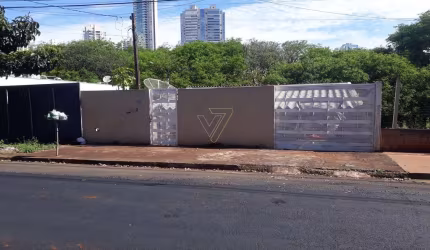 Casa Comercial/Residencial à venda em frente ao Aterro do Igapó, Londrina, PR