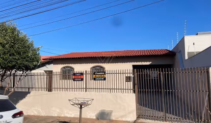 Casa a venda na região oeste