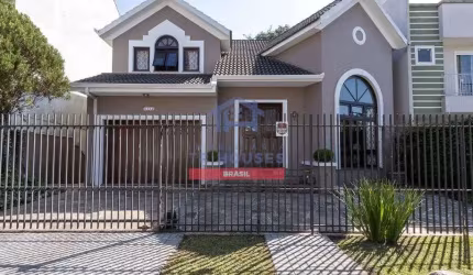 Casa à venda, Xaxim, Curitiba, alto padrão, garagem fechada.  Um lindo quintal.