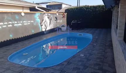 Casa à venda com 3 dormitórios ,1 suíte e piscina, no bairro gaivotas, Matinhos, PR