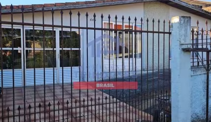 Casa à venda com 3 dormitórios no bairro Xaxim excelente área de terreno 373 M² - Curitiba, PR