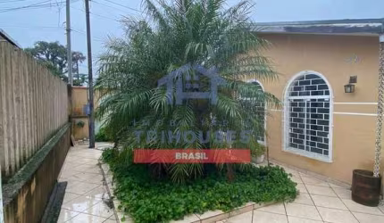 Excelente casa térrea  com 3 dormitórios à venda, no bairro  Alto Boqueirão