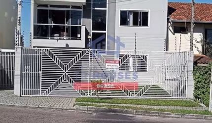 Maravilhosa casa à venda com 3 dormitórios e 1 suíte, no bairro  Campo Comprido, Curitiba.