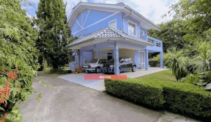 Linda casa com 3 dormitórios sendo 1 suíte à venda, São Lourenço, Curitiba, PR por R$3.120.000