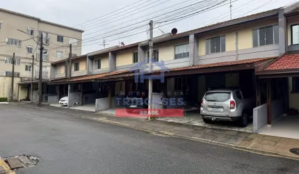 Lindo Sobrado com 3 dormitórios à venda, Alto Boqueirão, Curitiba, PR por R$459 mil