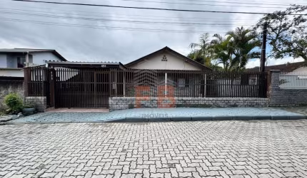 CASA no ESPINHEIROS com 3 quartos para LOCAÇÃO, 143 m²