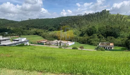 Terreno a Venda em Condomínio Village Parahybuna