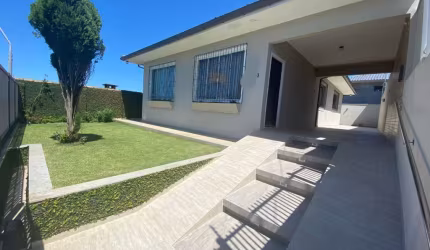 Sua Casa Ampla e Arejada na Coloninha – Com Espaço, Privacidade e Excelente Localização!