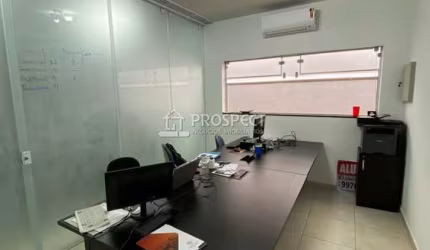 Casa Comercial no Jardim Irajá | 7 salas | 2 vagas