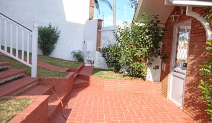 Casa na Ribeirânia com 3 suítes e 5 vagas de garagem
