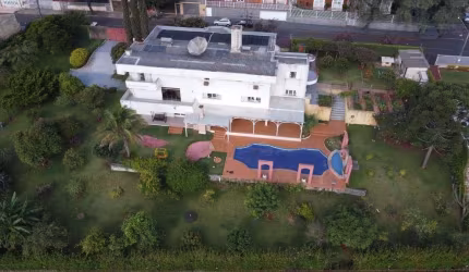 Sobrado para Venda em Apucarana, Bairro 28, 4 suítes, 6 banheiros, 8 vagas