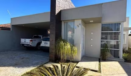Excelente casa de alto padrão decorada e mobiliada.