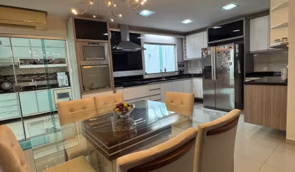 Casa Ampla e Moderna 100% Mobiliada no Adrianópolis — R$ 6.500