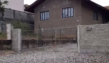 Casa para Venda em Joinville, Petrópolis, 5 dormitórios, 3 banheiros, 1 vaga