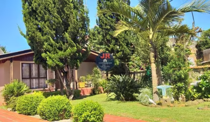 Linda casa térrea com um amplo terreno, aprova financiamento!!