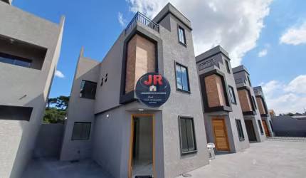 Triplex em condomínio, 03 quartos sendo uma suíte