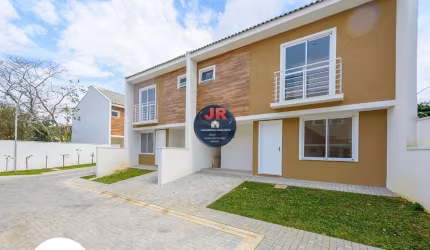 Sobrado em condomínio, 3 quartos sendo uma suíte e 3 vagas!