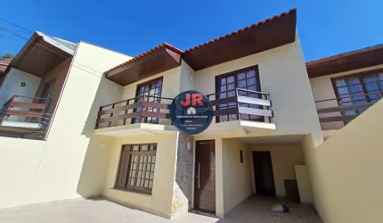 Sobrado na melhor localização no Pilarzinho ao lado do Parque Tingui e Opera de Arame, sendo 3 quartos com 1 suíte