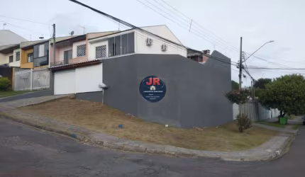 Sobrado de esquina com 3 quartos á venda no Cajuru.
