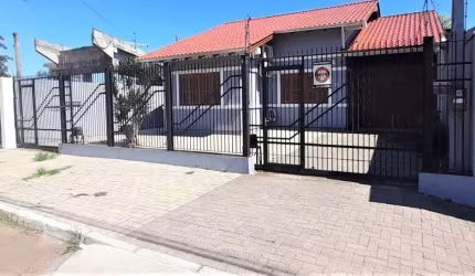 Casa com 2 quartos à venda na Arlindo Baierle, 12, Novo Esteio, Esteio por R$ 636.000