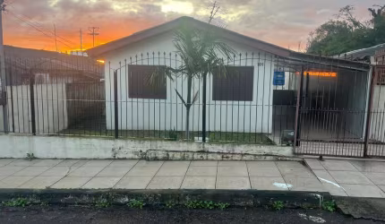 Casa com 3 quartos à venda na Rua Borges de Medeiros, 101, Jardim Planalto, Esteio por R$ 320.000