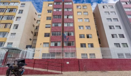 Apartamento com 3 quartos à venda na Rua Alberto Kosop, 157, Pinheirinho, Curitiba por R$ 335.000