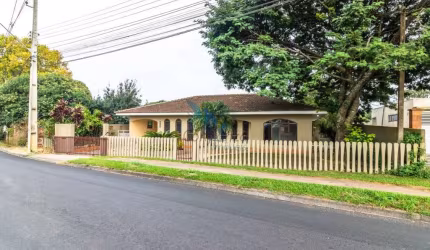 Casa com 3 quartos para alugar na Rua Nicola Pellanda, 9240, Umbará, Curitiba por R$ 2.480